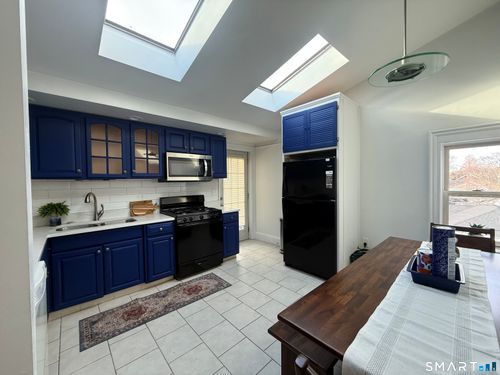 883 Montauk Ave, New London, CT, 06320-4238 | Card Image