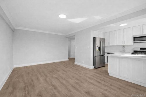 apt-2o-141 Union Tpke, Flushing, NY, 11367-3646 | Card Image