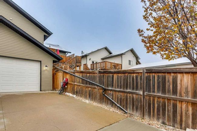94 Inglewood Drive, Home with 5 bedrooms, 3 bathrooms and 2 parking in Red Deer AB | Image 2