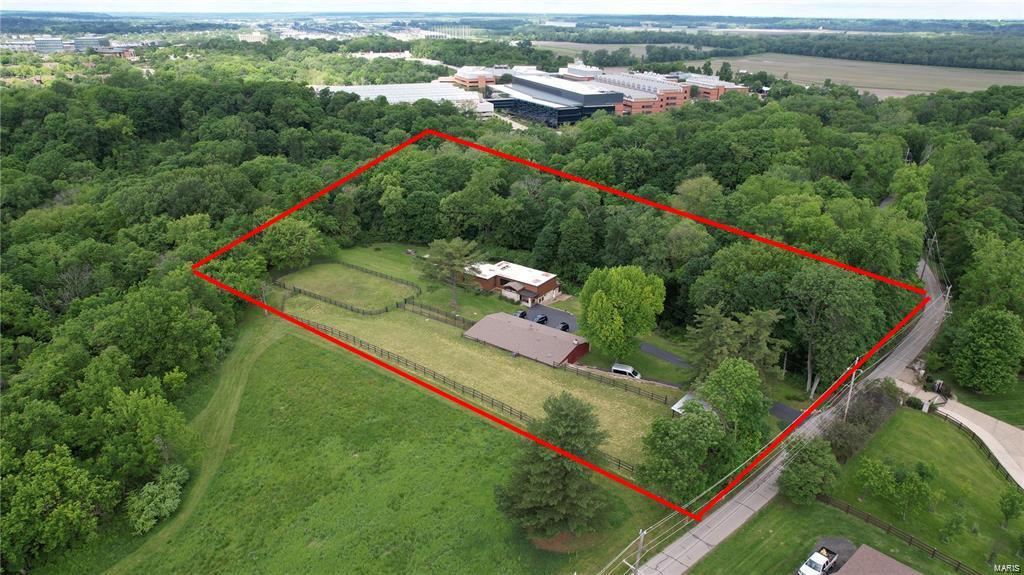 West Dr, Chesterfield, MO 63017