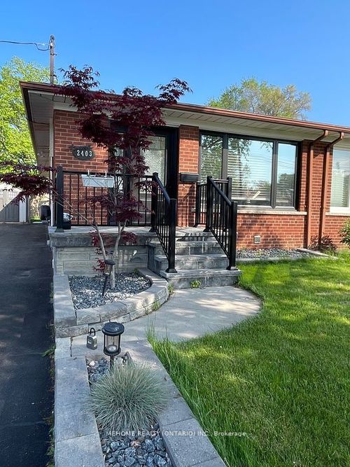 2403 Barclay Rd, Burlington, ON, L7R2B7 | Card Image