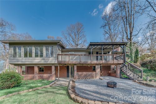 111 Kinwood St, Morganton, NC, 28655-3707 | Card Image