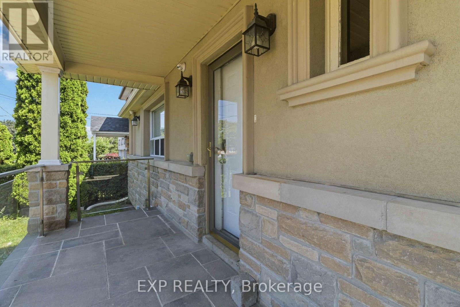 Residential Lease in Toronto (Maple Leaf) 2