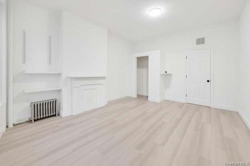 95 Cornelia St, Brooklyn, NY, 11221-5108 | Card Image