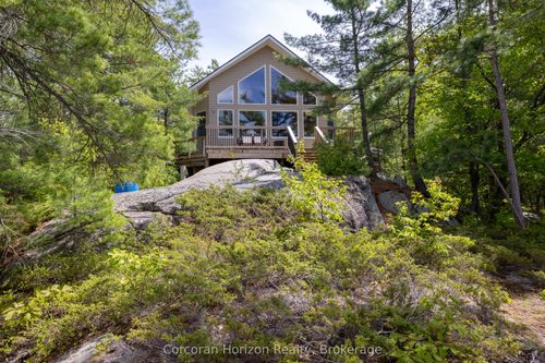 PT ISLAND 45 In Six Mile Lake Island, Georgian Bay, ON, L0K1S0 | Card Image