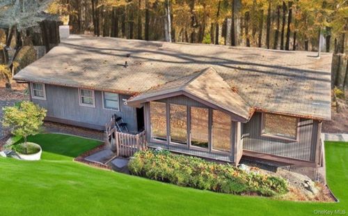 9 Country Club Ln, Airmont, NY, 10952-4514 | Card Image