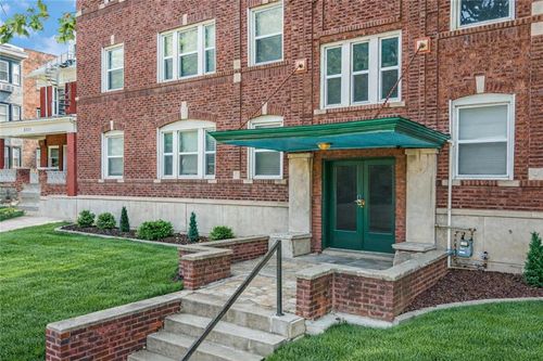 3732 Southwest Trfy, Kansas City, MO, 64111-3194 | Card Image