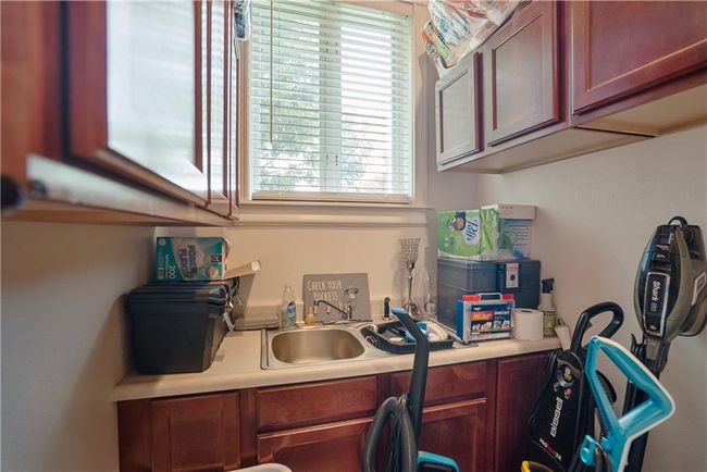 1702 Cedar Ridge Rd, House other with 4 bedrooms, 4 bathrooms and null parking in Parsons KS | Image 47