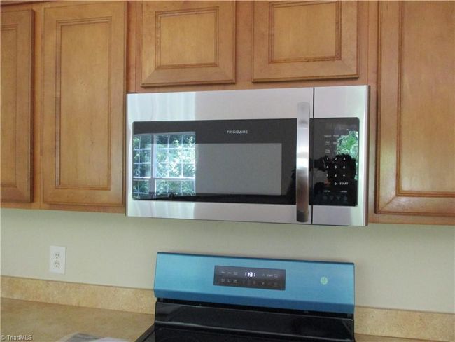 917 Avalon Acres Ln, House other with 3 bedrooms, 3 bathrooms and null parking in High Point NC | Image 25