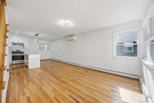 6739 197th St, Fresh Meadows, NY, 11365-4036 | Card Image