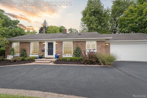 23965 Farmington Rd, Farmington, MI, 48336-2324 | Card Image