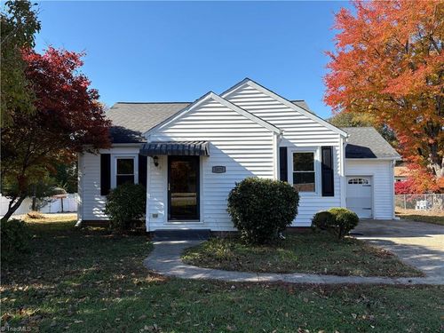 2670 Darrow Rd, Walkertown, NC, 27051-9205 | Card Image