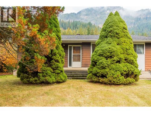 1535 Highway 3a Highway, Central Kootenay, BC, V1N4M7 | Card Image