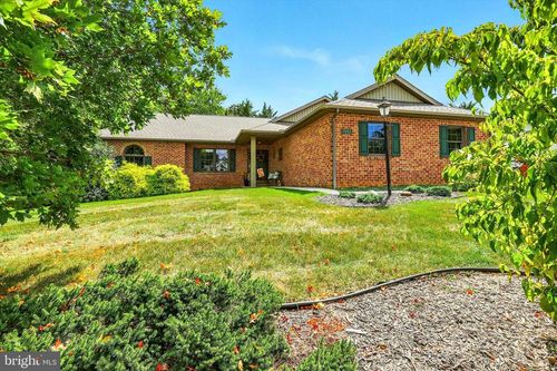 7033 Augusta National, FAYETTEVILLE, PA, 17222-9418 | Card Image