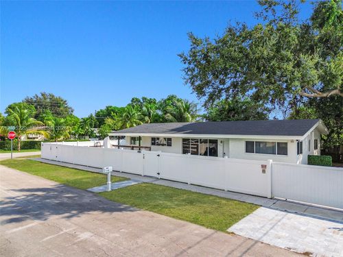 17251 Ne 2nd Ct, North Miami Beach, FL, 33162-1830 | Card Image