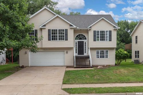 5804 Hillandale Rd, Davenport, IA, 52806-2739 | Card Image