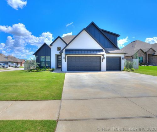 3117 W Van Buren Ct, Broken Arrow, OK, 74011-1951 | Card Image