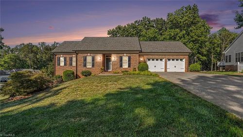 120 Cotswold Ln, King, NC, 27021-8230 | Card Image