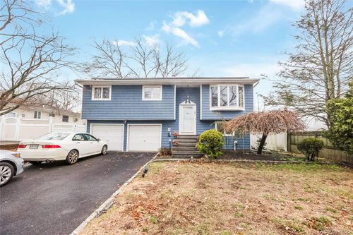 22 3rd St, Ronkonkoma, NY, 11779-7902 | Card Image