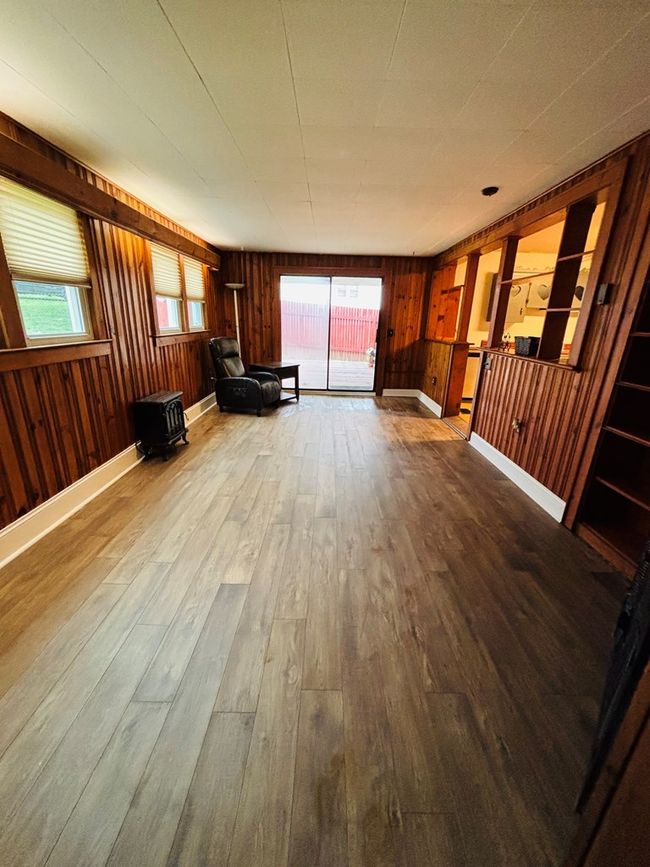 333 Circle Dr, Home with 3 bedrooms, 2 bathrooms and null parking in Bluefield VA | Image 5