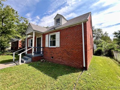 View of front of house featuring a front lawn | Image 3