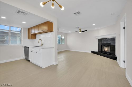 unit-102-5841 Medallion Dr, Las Vegas, NV, 89122-0221 | Card Image