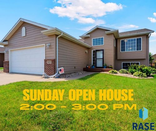 5601 W Oakcrest Dr, Sioux Falls, SD, 57107-0990 | Card Image