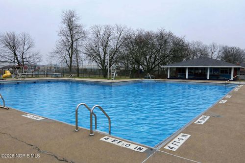 1828 Queenswood Drive, Findlay, OH, 45840 | Card Image