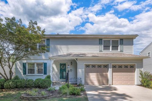 9210 Farley Ln, Overland Park, KS, 66212-4952 | Card Image
