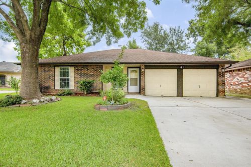 10027 Stonemont Rd, La Porte, TX, 77571-4042 | Card Image