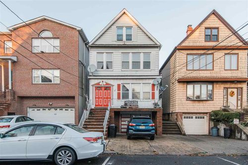 13 W 27th St, Bayonne, NJ, 07002-3823 | Card Image