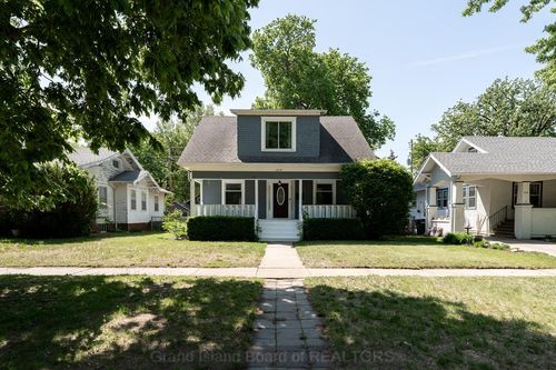 1415 W Division St, Grand Island, NE, 68801-5741 | Card Image