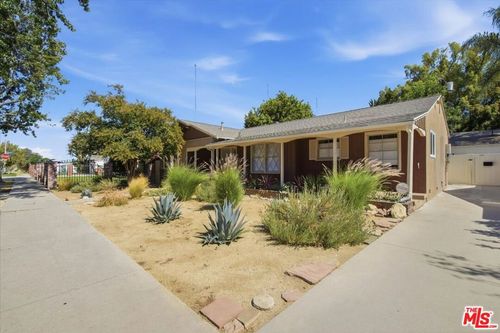 12818 Hatteras St, Valley Village, CA, 91607-1409 | Card Image