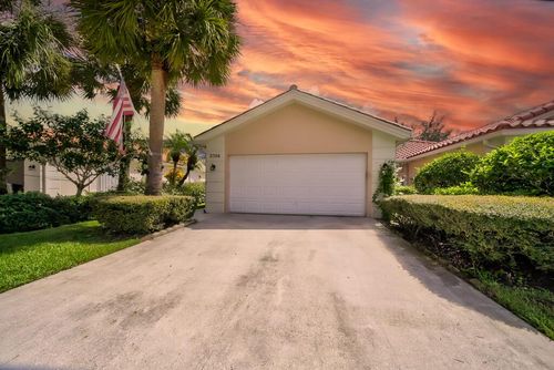 2708 Livingston Ln, West Palm Beach, FL, 33411-5744 | Card Image