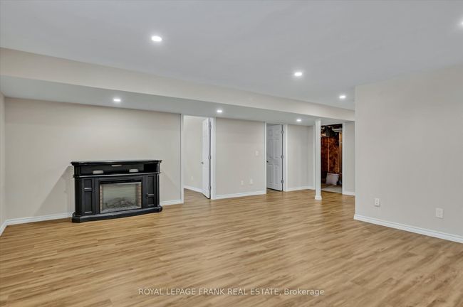 8 - 24 Brinton Dr, Condo with 4 bedrooms, 3 bathrooms and 2 parking in Peterborough ON | Image 33