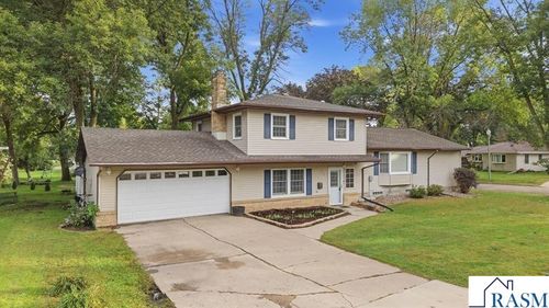 215 Queens Dr, Blue Earth, MN, 56013-1666 | Card Image