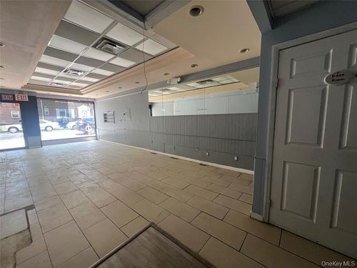 192 Station Rd, Flushing, NY, 11358-2956 | Card Image