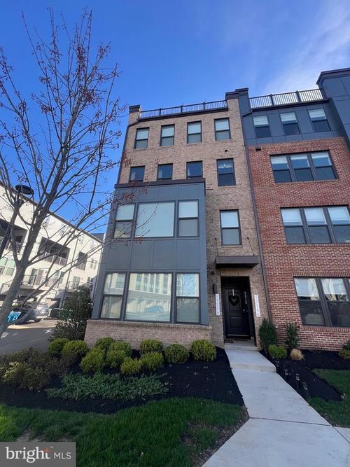 43756 Transit Sq, ASHBURN, VA, 20147-4072 | Card Image