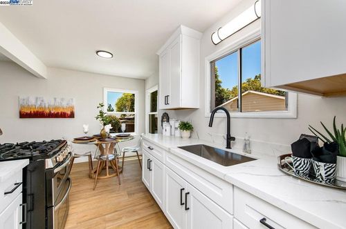 17673 Dorson Ln, Castro Valley, CA, 94546-1445 | Card Image