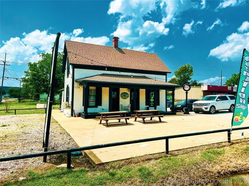 b-802 Commercial Avenue, Mounds, OK, 74047 | Card Image