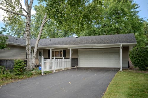 1331 Adirondack Dr, Northbrook, IL, 60062-4346 | Card Image