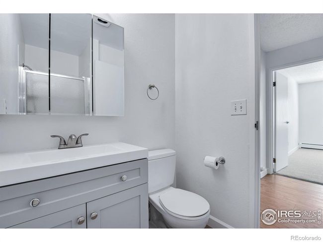 Hall bathroom | Image 25