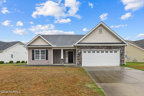 211 Lynden Ln, New Bern, NC, 28560-8556 | Card Image