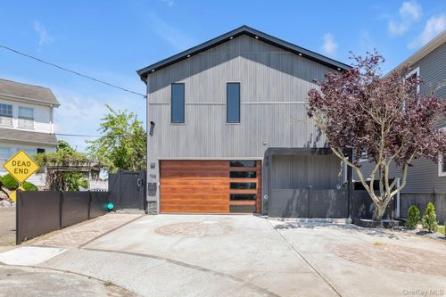 1166 Hastings Cir, Baldwin, NY, 11510-4708 | Card Image