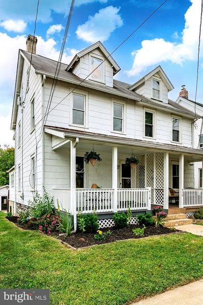 418 Center Street, Home with 3 bedrooms, 1 bathrooms and null parking in KENNETT SQUARE PA | Image 2