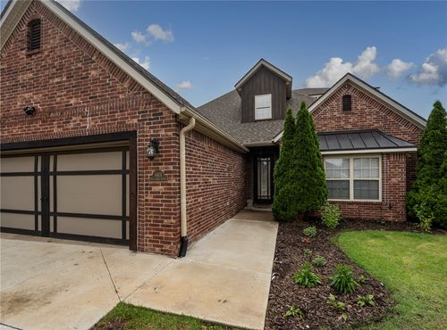 6401 S 42nd St, Rogers, AR, 72758-4009 | Card Image