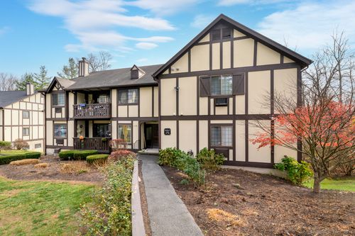 20-20 Chatham Ct, Brookfield, CT, 06804-2728 | Card Image