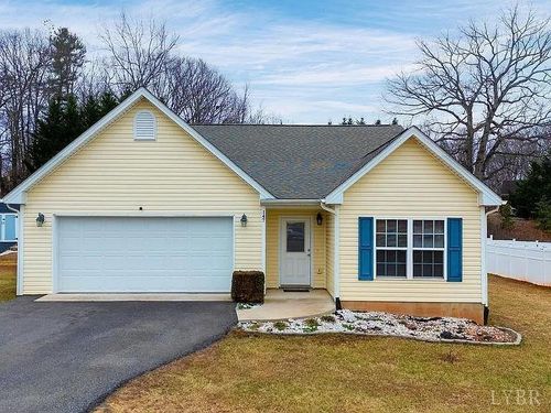 147 Stratford Pl, Madison Heights, VA, 24572-6265 | Card Image
