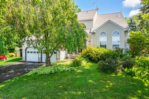 6 Colonial Cir, Glenwood, NJ, 07418-1034 | Card Image