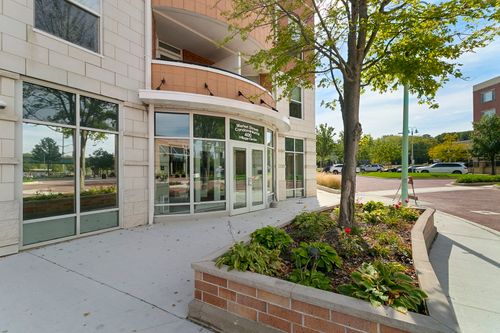 unit-109-400 Village Cir, Willow Springs, IL, 60480-1803 | Card Image